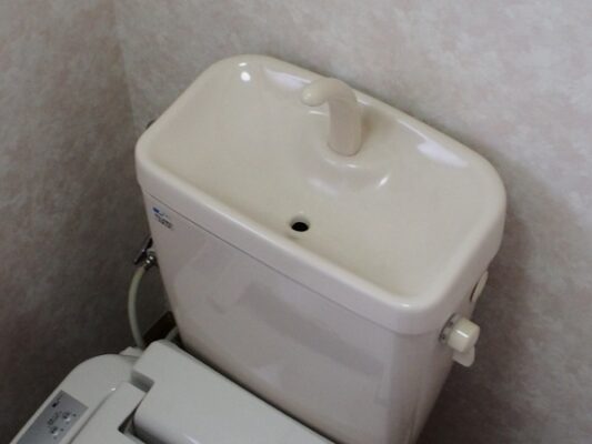 トイレのボールタップとは？　水の流れが悪い、水が止まらない時の原因かも？ (3)